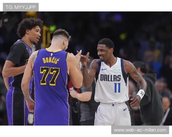 东契奇与队友默契配合，独行侠攻防转换流畅