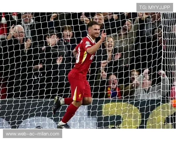 利物浦压到禁区弧顶，萨拉赫一脚爆射引爆球场